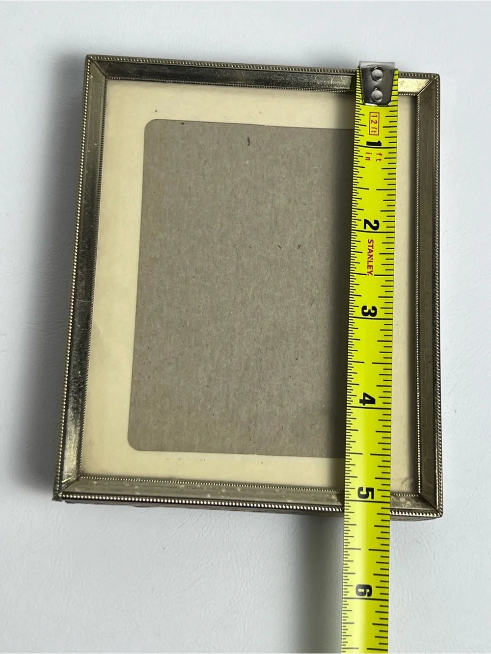 VTG 4 x 5 Gold Tone Metal Brass Ornate Tabletop Picture Frame Textured Edges